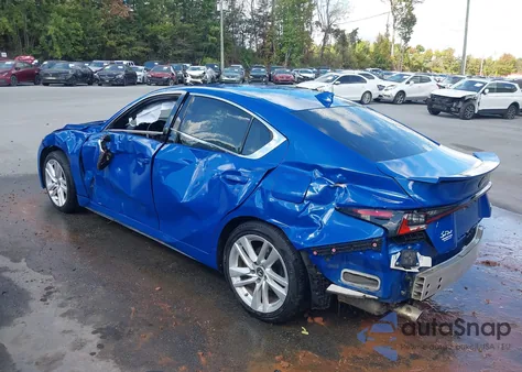 2021 Lexus Is 300 z USA, uszkodzony, nr VIN JTHAA1D25M5117826